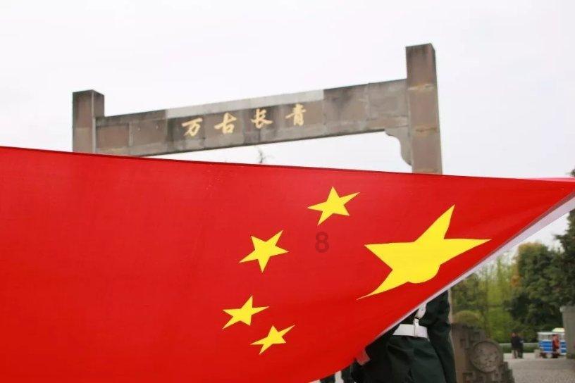 周栩可《如梦令·元旦》：万丈红尘一壶茶